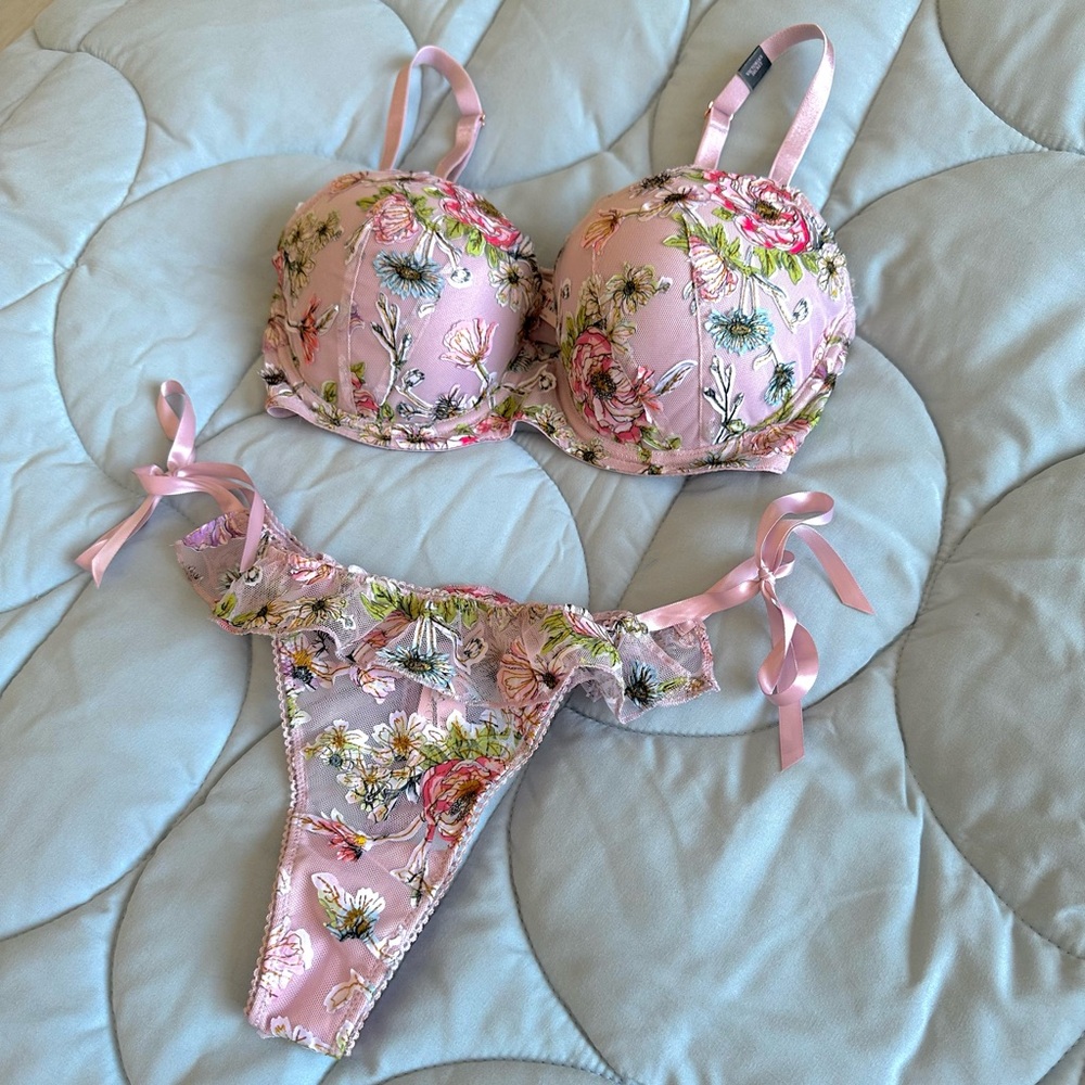 Flash Sale! 🎉 Victoria’s Secret Floral Pink Lingerie Set